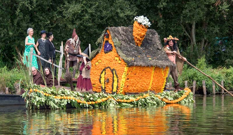 Flower Barge Festival near the campsite in Brière