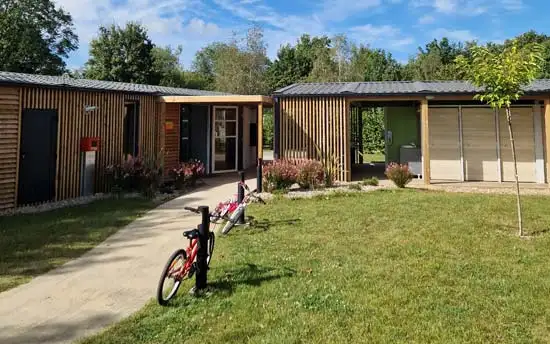 Bloc sanitaire du camping à Saint-André-des-Eaux en Bretagne sud