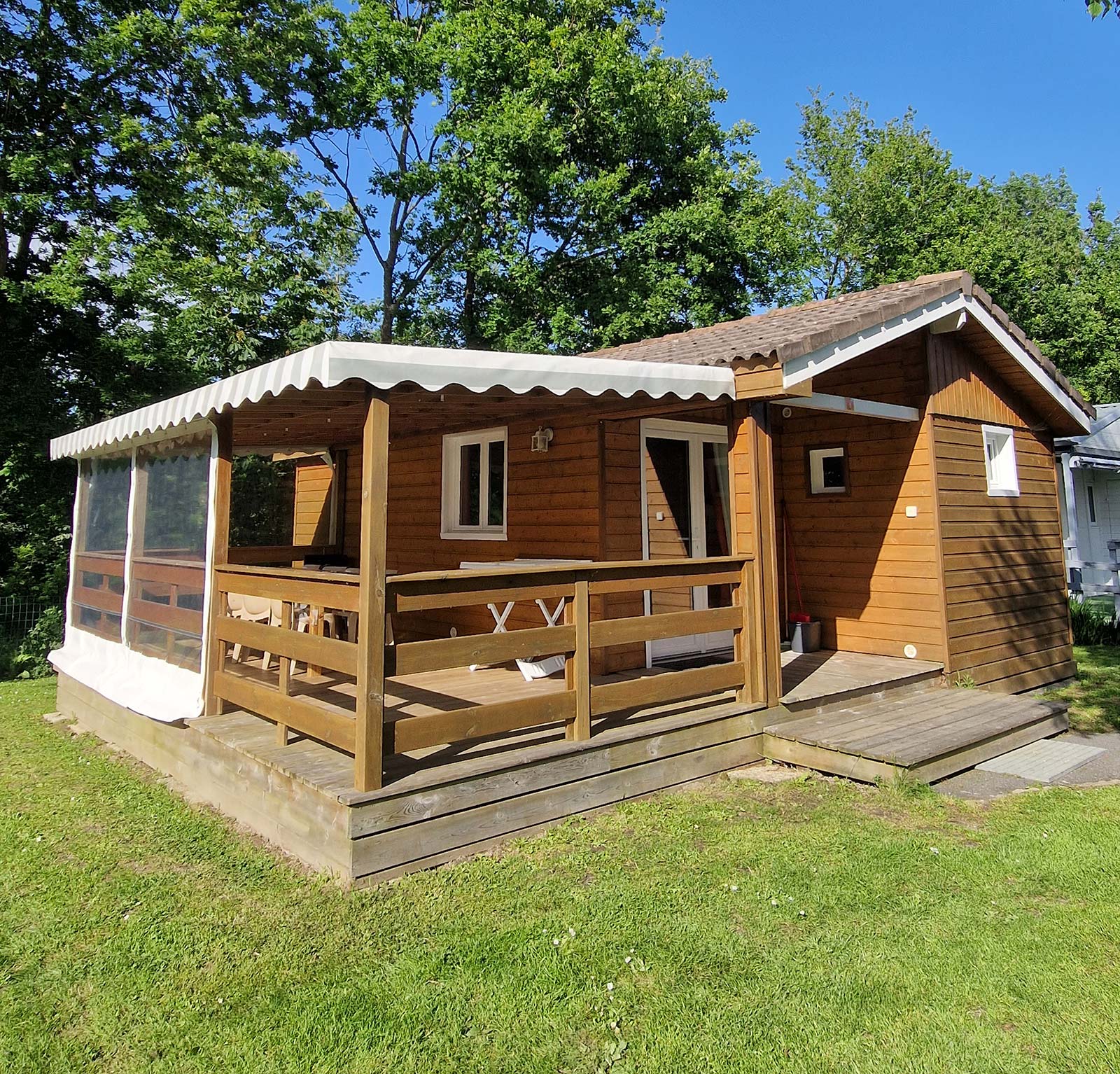 Exterior view of the chalet for rent near Saint-Nazaire and La Baule