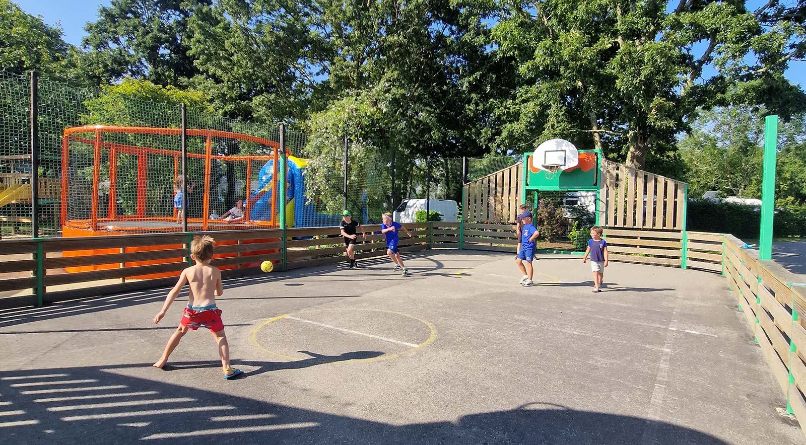 Terrain multisports du camping en Brière Bretagne sud