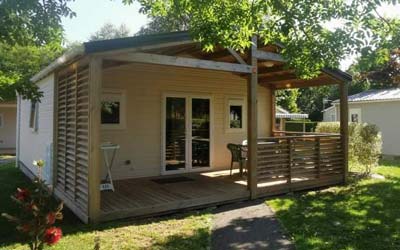 Vue extérieure du chalet Nantes 5 personnes au camping les Chalands Fleuris