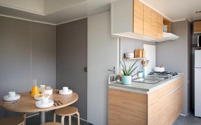 Kitchen and dining room of a mobile home rental in southern Brittany